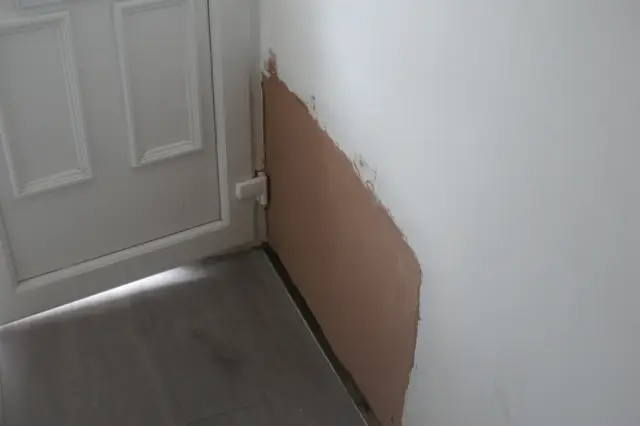 Local repair: only the affected plaster renewed